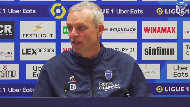 Nice-ESTAC | Point presse d'avant-match avec Bruno Irles смотреть онлайн