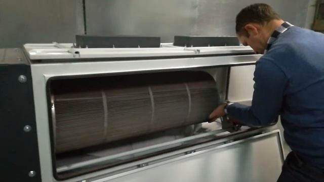 Установка очистки фильтропатронов камеры напыления порошковой краски. Видео №1 смотреть онлайн