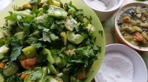 №24  Салат из зеленых помидор без варки и стерилизации.  Салат "обжорка" из зеленых помидор .