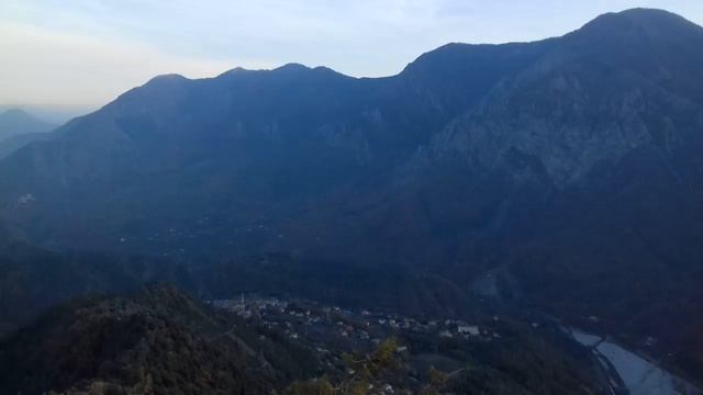 Vue de la Chapelle Saint-Jean au dessus de Villars-sur-Var (06) смотреть онлайн