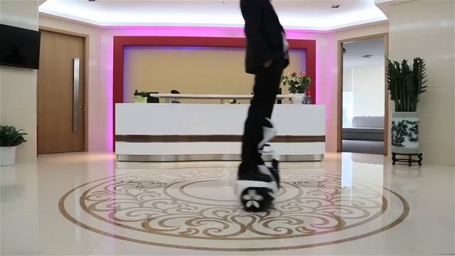 Управление мини сигвеем INMOTION R1 с помощью телефона смотреть онлайн