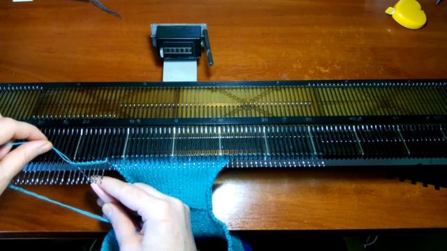 Вязаная шапка для собаки. смотреть онлайн