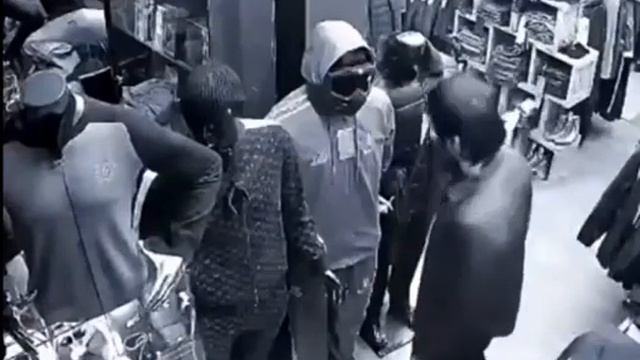 Когда нужно протереть пыль под манекеном