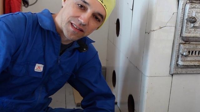 Это нужно делать каждому хозяину кирпичной печи. Чистка печных каналов. смотреть онлайн
