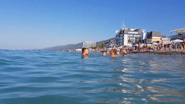 ЛАЗАРЕВСКОЕ 2020?СОЧИ. А водичка то теплая, +26! Центральный пляж! смотреть онлайн