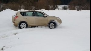 Suzuki Grand Vitara & Toyota RAV4 Snow Drift