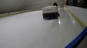 VLOG На катке. Алиса и Серёжа впервые