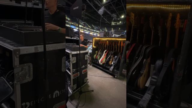 Depeche Mode VIP Tour before the show - 02 Arena - 27-01-2024 - with Jez Webb Guitar Tech смотреть онлайн