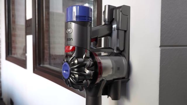 Dyson V8 Absolute Plus Vacuum Cleaner Unboxing and First Look смотреть онлайн
