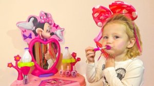 ИГРАЕМ В САЛОН КРАСОТЫ Минни Маус для детей