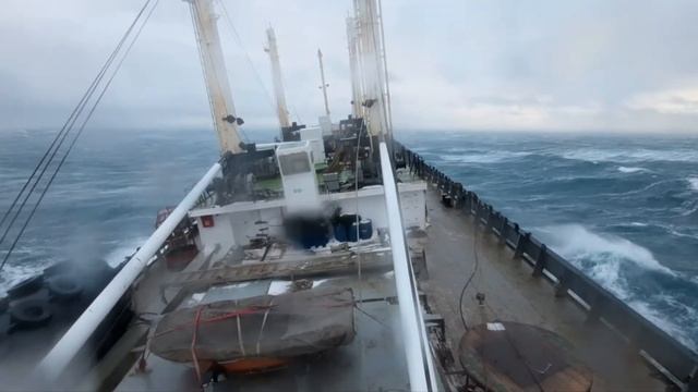 Работа в море. Переход. Штормовая погода. Охотское море. т/р "Бухта Асача". смотреть онлайн