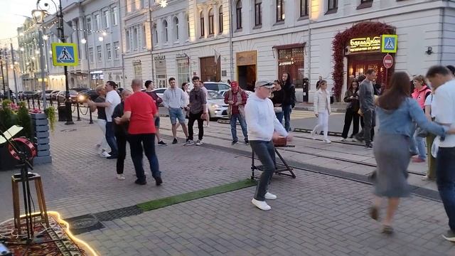 28 июня 2023 г..Вельветовые Медведи “ Velvet Bears “у летней веранды литературного кафе «Безухов» смотреть онлайн