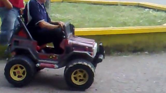 Zoka Lisac vozi dzip смотреть онлайн