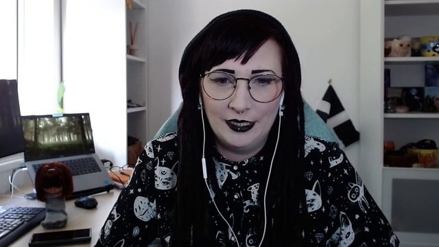 Psychic medium looks for real paranormal videos | Paranormal Storytime смотреть онлайн