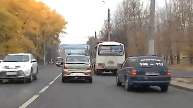 Беспечный водитель Логана Н318ВУ40 . Калуга смотреть онлайн