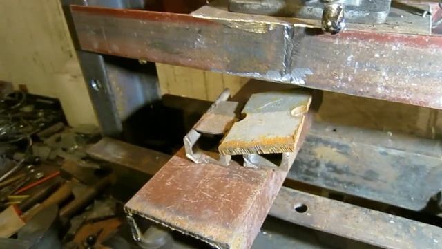 Пресс (3 в 1-ом) или маленький помощник в 10т. смотреть онлайн