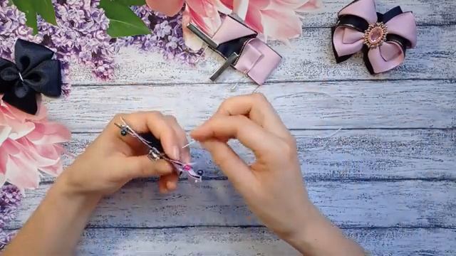 ОНИ ОЧАРОВАТЕЛЬНЫ! БАНТИКИ ИЗ РЕПСОВОЙ ЛЕНТЫ 4 СМ / КАНЗАШИ / МАСТЕР КЛАСС / RIBBON BOWS / DIY смотреть онлайн