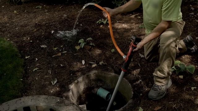 MILWAUKEE® M12™ HYDROPASS™ BRUSHED STICK WATER PUMP смотреть онлайн