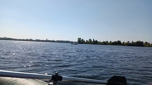 На лодке по КИЕВСКОМУ ДНЕПРУ. Ловля СУДАКА ОКУНЯ И ЩУКИ в Киеве. Показываем КАРТУ ГЛУБИН. смотреть онлайн