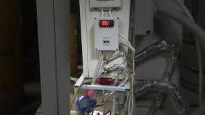 Чиллер. На базе наружного блока кондиционера.