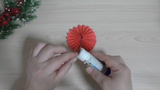 НОВОГОДНИЕ ПОДЕЛКИ своими руками / АППЛИКАЦИЯ из цветной бумаги / ЗИМНИЕ ПОДЕЛКИ в садик и школу. смотреть онлайн