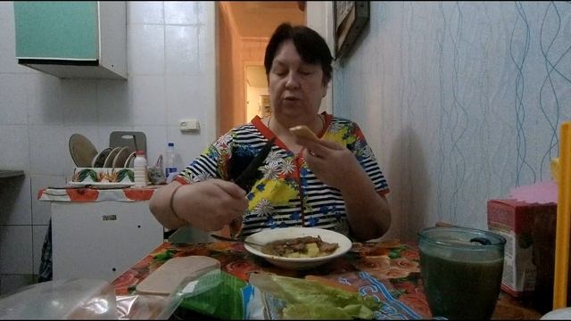 НОВОГОДНЯЯ ЁЛОЧКА НА РАБОТЕ. МУКБАНГ ГОРОХОВЫЙ СУП С РЁБРЫШКАМИ