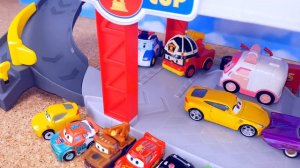 МАШИНКИ Набор Гараж Кубок Поршня Распаковка Молния Маквин и Toy for kids Cars