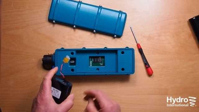 Battery changing on the Flexi Logger 105 смотреть онлайн