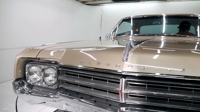 1965 Oldsmobile Starfire for sale at Volo Auto Museum (V19918) смотреть онлайн