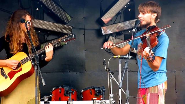 Seth Bye and Katie Griffin live at Stroud Fringe Festival 2015 - MVI 1800 смотреть онлайн