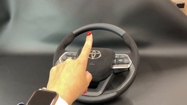 Перетяжка руля Toyota Land Cruiser оригинальной алькантарой со вставками из натуральной кожи Наппа смотреть онлайн