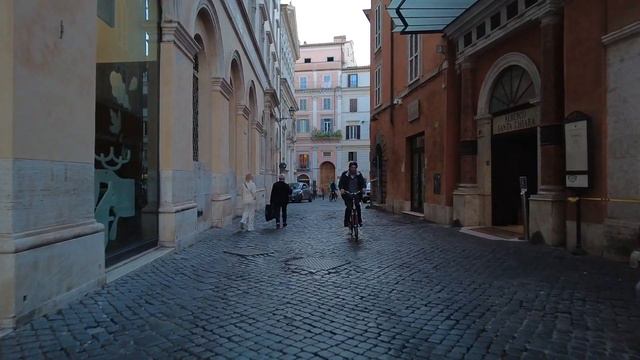 Rome walk in Sunshine from Via del Traforo to Corso Vittorio Emanuele II | Outside Walker смотреть онлайн