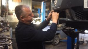 Замена лампы в противотуманных фарах на BMW X5 e70