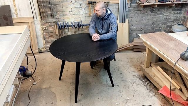 Классика на конических ножках: круглый дубовый стол смотреть онлайн