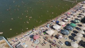 ТАГАНРОГ На аквапарке , пляже Елисеевский и Тополёк очень много отдыхающих.