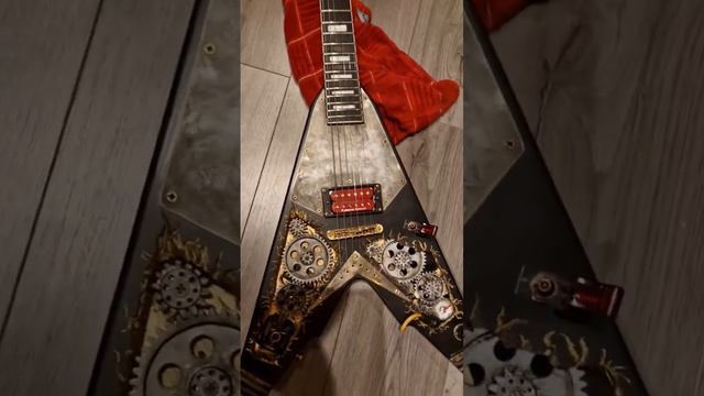 Jeff Waters shows us his new Martper Guitars Killer Zombie смотреть онлайн