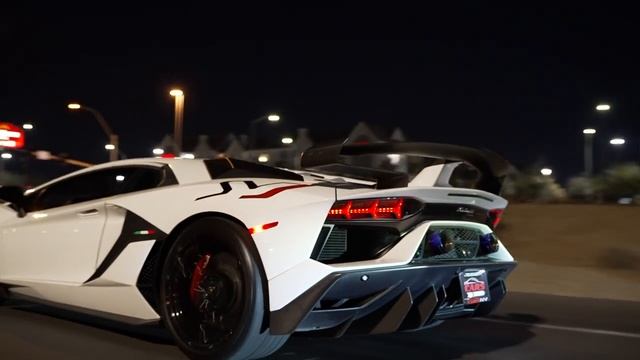 Плюющийся пламенем SVJ в Вегасе