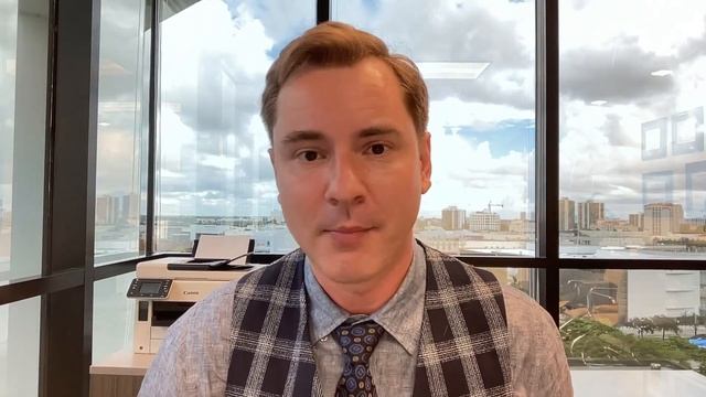 КАК ИММИГРАЦИОННЫЙ ОФИЦЕР ОЦЕНИВАЕТ КЕЙС НА ГРИН КАРТУ ТАЛАНТА ЕВ-1А? 3 КРИТЕРИЯ смотреть онлайн