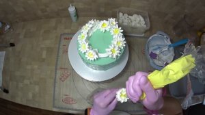 Как сделать простую ромашку из крема, собираем букет на торте