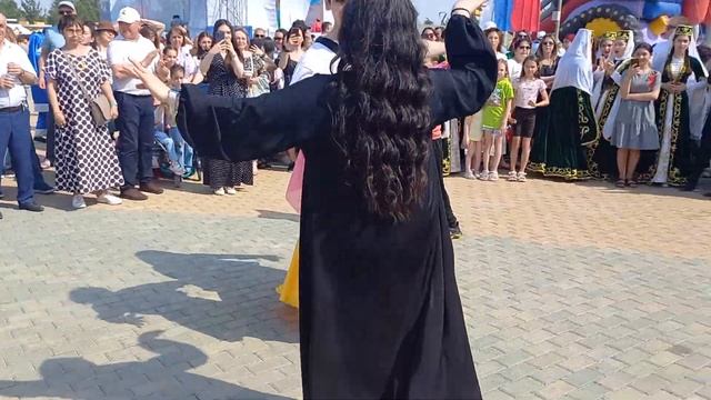 г.Сургут 24 Фестиваль национальных культур "Соцветие" народов Кавказа,танец лезгинка 04.06.2023г. смотреть онлайн