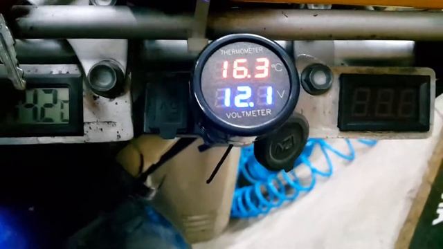 вольтметр и термометр в прикуриватель. смотреть онлайн