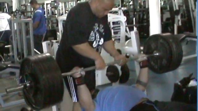 Onn Basson benches 505 lbs смотреть онлайн