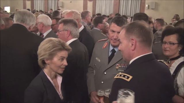 Soldatenempfang der Bayerischen Staatsregierung Residenz Munich am 10 11 2014 Teil VII смотреть онлайн