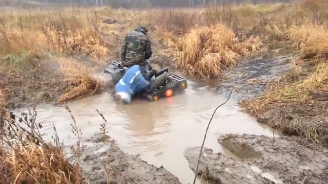 Спасение квадроцикла из болота. Хитовое видео. Квадротанк.рф смотреть онлайн