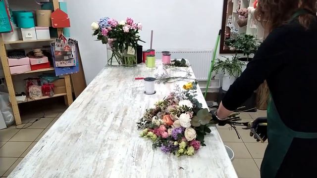 Букет во французском стиле. Собираем и упаковываем. French-style bouquet in a modern design смотреть онлайн