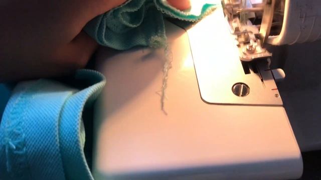 Ушить и подшить поло с переносом разреза без распошивальной машинки. смотреть онлайн