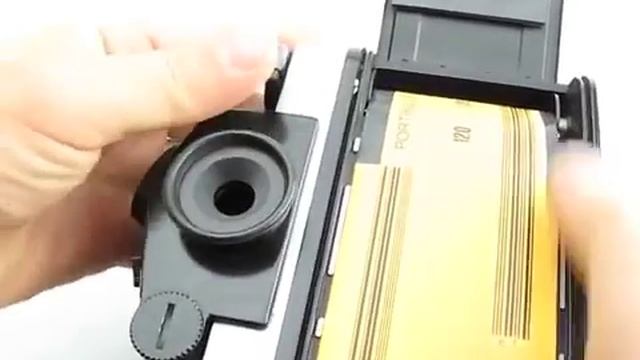 Kiev 60 Film Loading