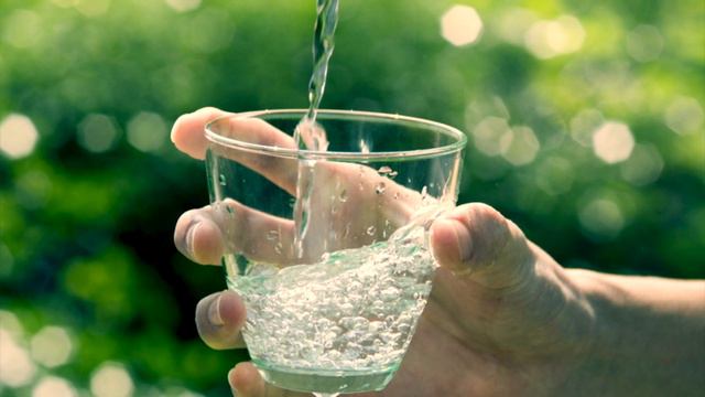 Правда ли что нужно пить 2 литра воды в день? смотреть онлайн
