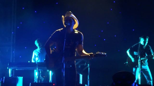Brad Paisley - The World - Front Row смотреть онлайн