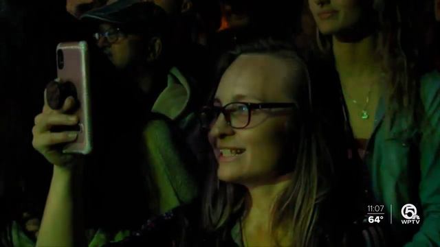 Free Super Bowl party at 'Clematis by Night' смотреть онлайн